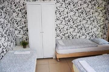 Фото номера Трехместный номер Отели типа «постель и завтрак» Restauracja Lafayette Pokoje Gościnne г. Zelów 9
